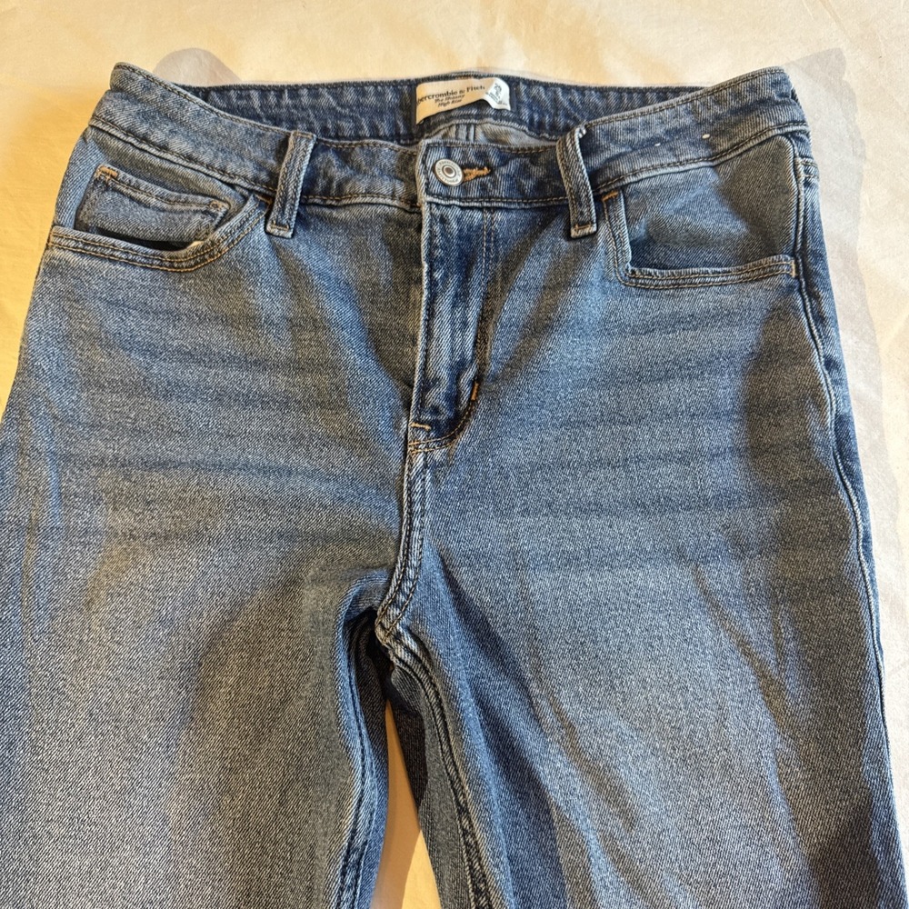 Abercrombie & Fitch The Skinny High Rise Tapered Medium Wash Jeans Size 29/8 Reg